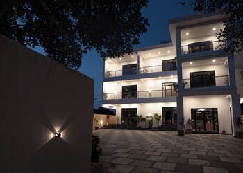 white forest pv hotels