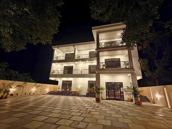 white forest pv hotels