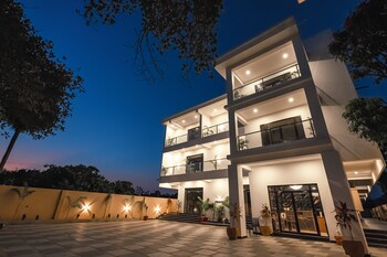 white forest pv hotels