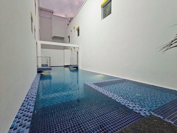 white forest pv hotels
