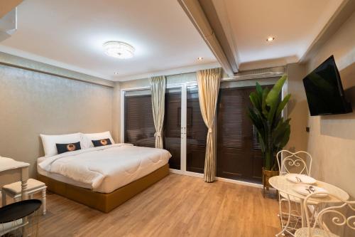 rq timeless phuket old town