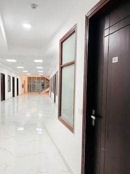 roomshala hotel seven near aims