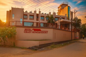 hotel crazy home and resort
