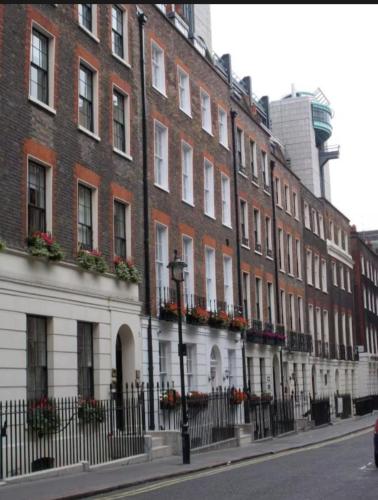 charming 2 bedroom flat in the heart of london
