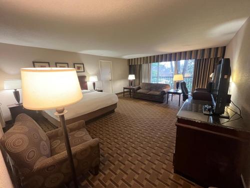derby hotel and suites