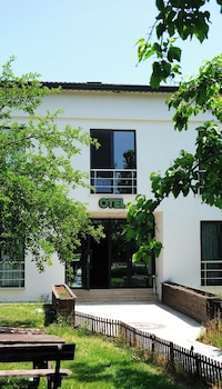 the life nest hotel