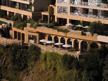 hushan yunyin qingshan cliff hotel