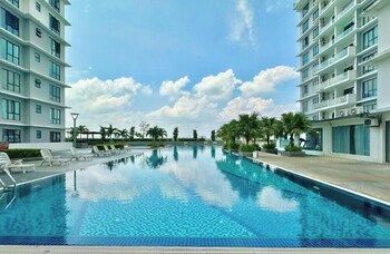 the platino paradigm mall by stayrene