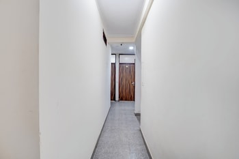 Roomshala Hotel In Jangpura,,3 star