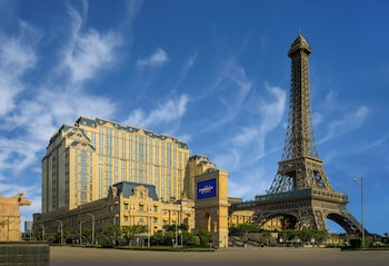 paiza lofts at parisian