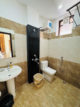 City Grand,,2 star