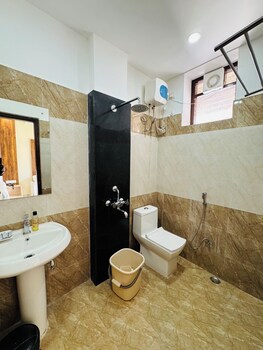 City Grand,,2 star