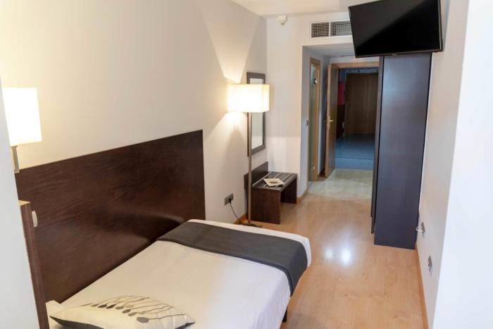 hotel cardena by gaiarooms