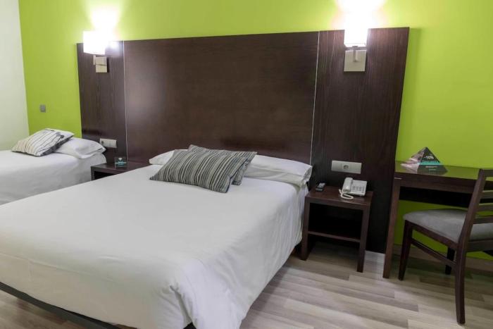 hotel cardena by gaiarooms