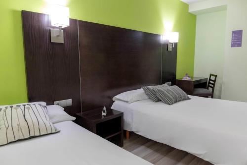 hotel cardena by gaiarooms