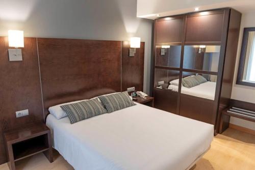 hotel cardena by gaiarooms