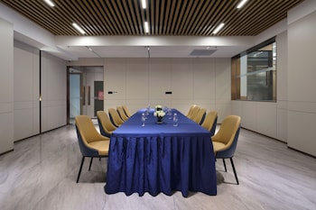 jinglai zhenxuan shanghai tongji hospital xincun road subway station hotel
