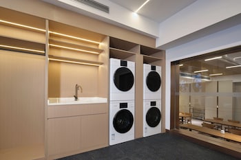 jinglai zhenxuan shanghai tongji hospital xincun road subway station hotel