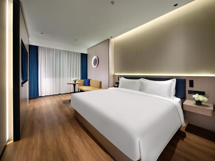 jinglai zhenxuan shanghai tongji hospital xincun road subway station hotel