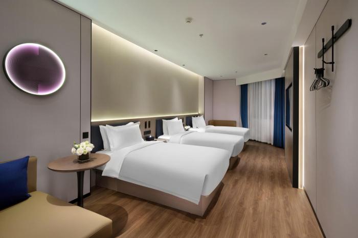 jinglai zhenxuan shanghai tongji hospital xincun road subway station hotel