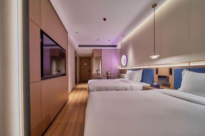 jinglai zhenxuan shanghai tongji hospital xincun road subway station hotel