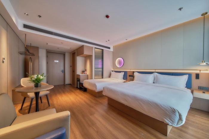 jinglai zhenxuan shanghai tongji hospital xincun road subway station hotel