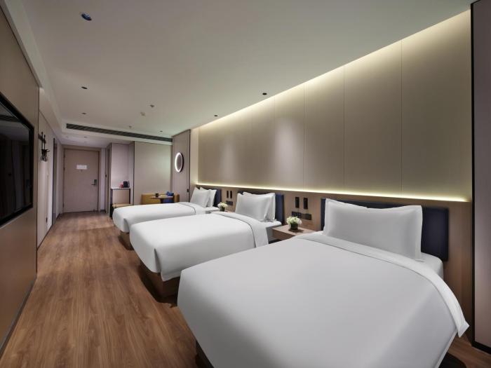 jinglai zhenxuan shanghai tongji hospital xincun road subway station hotel