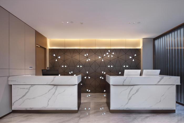 jinglai zhenxuan shanghai tongji hospital xincun road subway station hotel