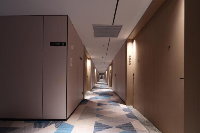 jinglai zhenxuan shanghai tongji hospital xincun road subway station hotel