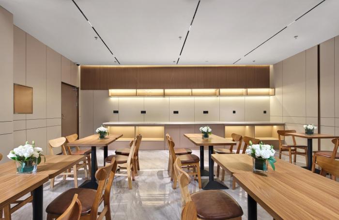 jinglai zhenxuan shanghai tongji hospital xincun road subway station hotel