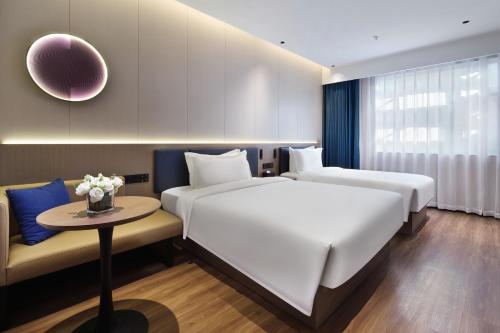 jinglai zhenxuan shanghai tongji hospital xincun road subway station hotel
