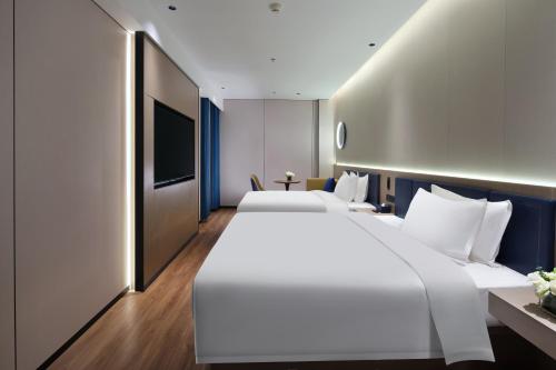 jinglai zhenxuan shanghai tongji hospital xincun road subway station hotel