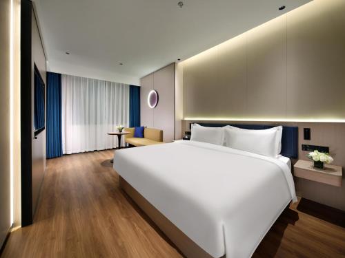 jinglai zhenxuan shanghai tongji hospital xincun road subway station hotel