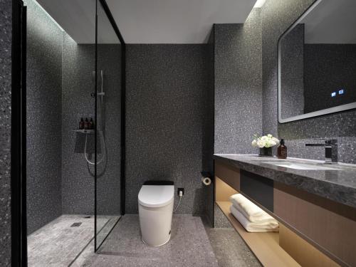 jinglai zhenxuan shanghai tongji hospital xincun road subway station hotel