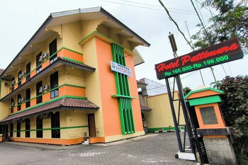 hotel pattimura powered by cocotel
