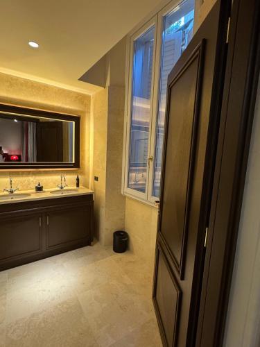 palazzo gambirasi luxury suite roma