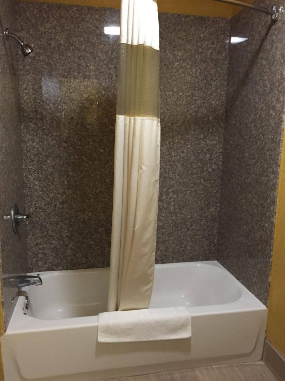 Budget Inn,Byng>>Ada,3 star