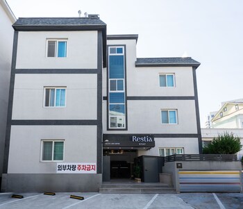restia stay gangneung station