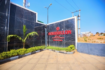 bourdillon hotel and apartments airport rd
