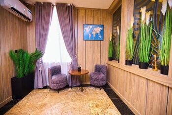 bourdillon hotel and apartments airport rd