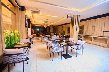 bourdillon hotel and apartments airport rd