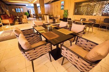 bourdillon hotel and apartments airport rd