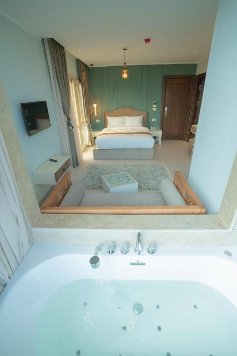 aura pyramids boutique hotel