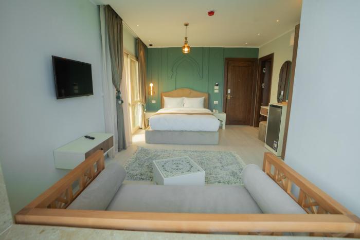aura pyramids boutique hotel