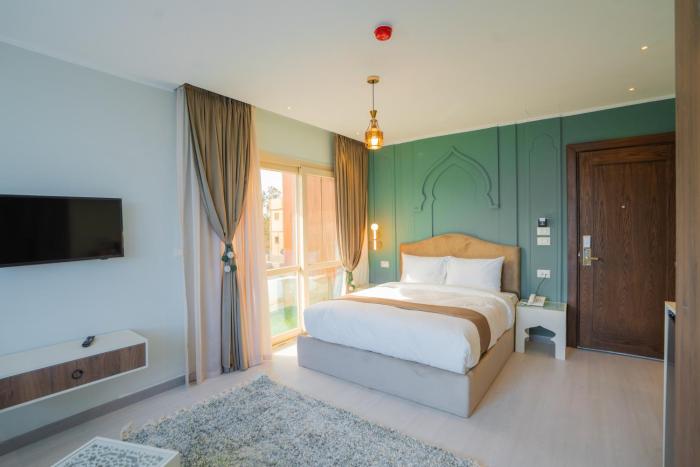 aura pyramids boutique hotel