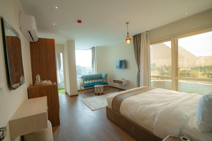 aura pyramids boutique hotel