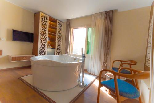 aura pyramids boutique hotel