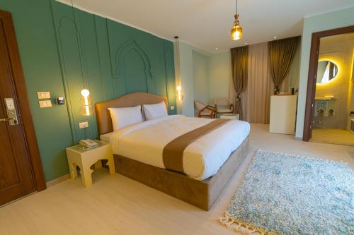 aura pyramids boutique hotel