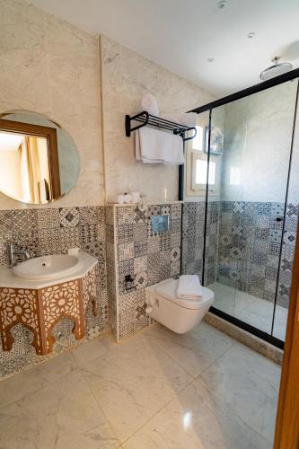 aura pyramids boutique hotel