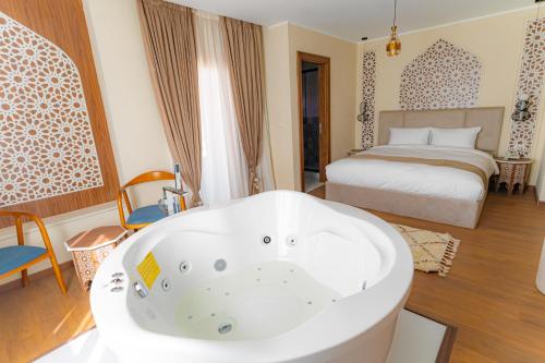 aura pyramids boutique hotel